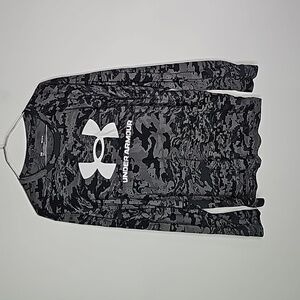 Under Armour medium black and gray camo athletic long sleeve shirt